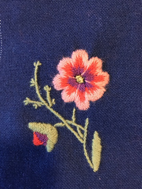 Blomst i rosa, rødt og fiolett.